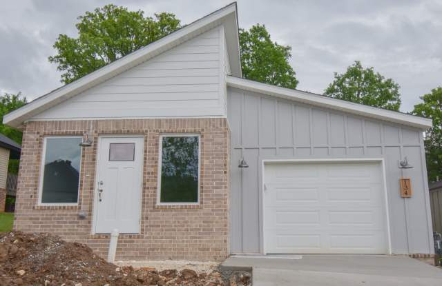 2 Bed 2 Bathroom Home!!