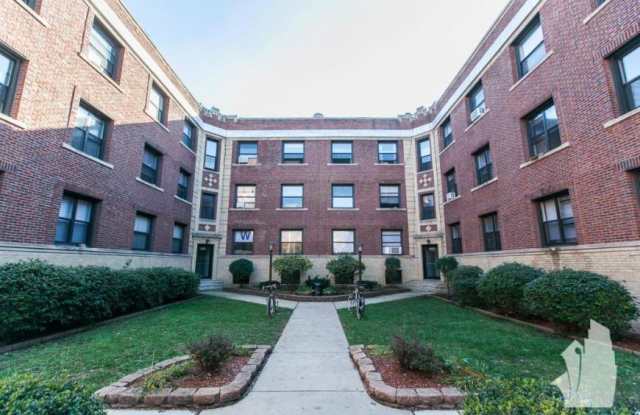 Photo of 829 West Waveland Ave.