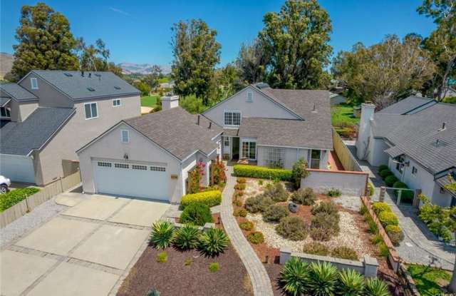 Pet Friendly 3bd/2ba House w/ Two Car Garage and CLOSE to Laguna Middle School