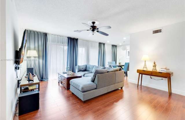 8390 N Missionwood Cir