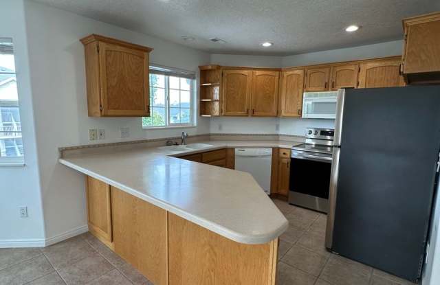 Updated 2-bedroom, 2-full-bath condo in Orem
