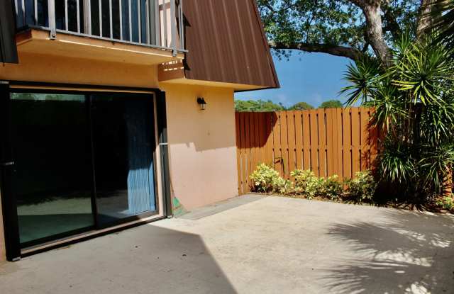 5820 SE Windsong Lane