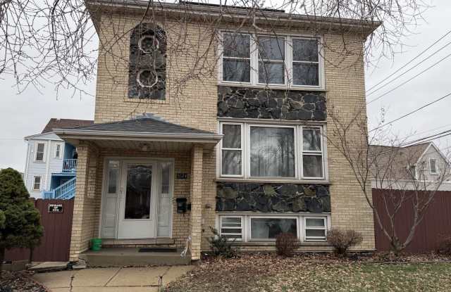 5124 S KOSTNER Avenue unit: 2