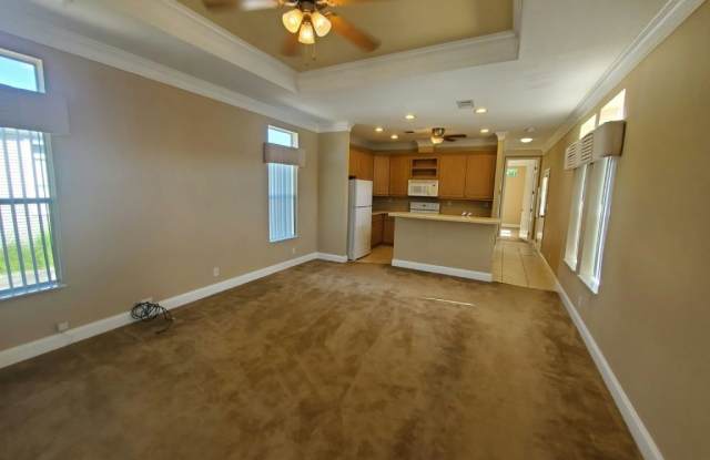 6307 N.w. 28th Court, #211