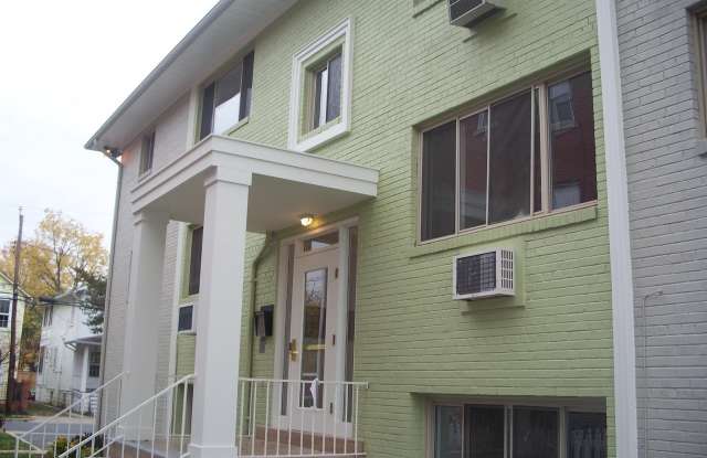 206 E WINDSOR Avenue