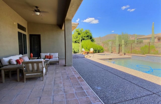 1946 W EASTMAN Court