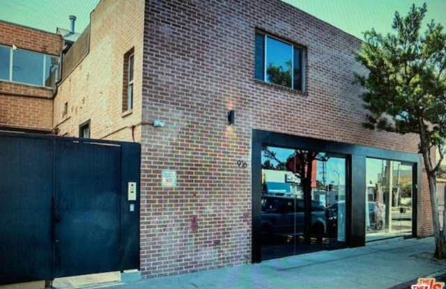 Photo of 914 N Fairfax Ave unit: 201