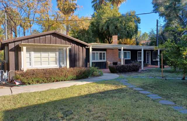 24 E Glendale Avenue
