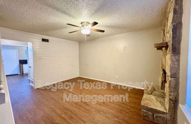 Photo of 1407 B COURTNEY PL