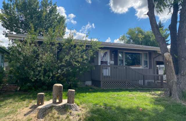 Cozy, single family home w/ nonconforming bedrooms!