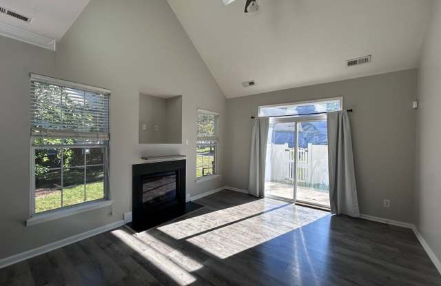 3BR Townhouse Condo with Garage "ASK ABOUT OUR ZERO DEPOSIT"