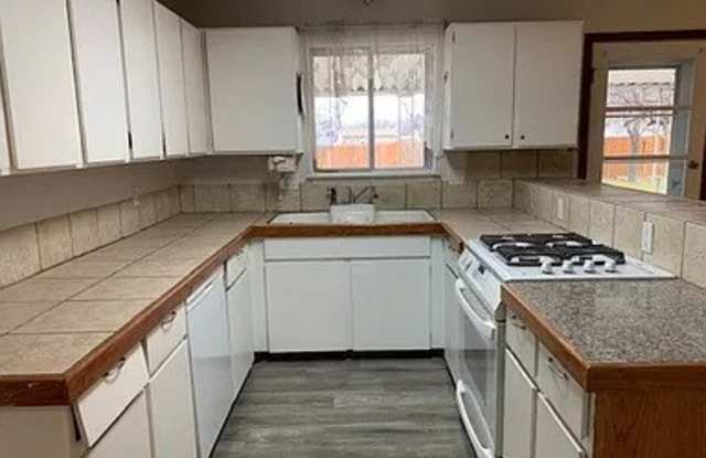 Photo of 2005 Gunnison Ave