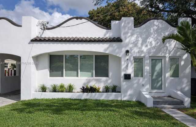 3079 NW Flagler Ter