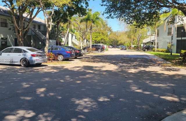 3861 N Carambola Cir N