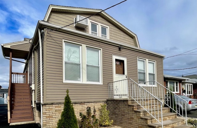 709 7TH ST - 709 7th Street, Secaucus, NJ 07094