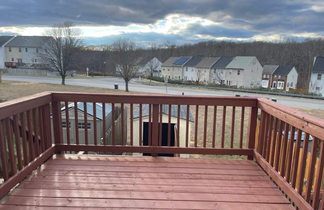 UPDATED TOWNHOUSE IN FREDERICKSBURG - CLOSE TO LEELAND STATION VRE