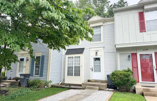 LAKE RIDGE TOWNHOUSE - HANDY TO QUANTICO AND FORT BELVOIR