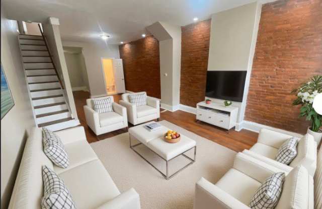 Photo of 747 East Woodlawn Street