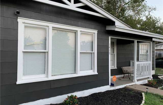 1413 E Corpus Christi Street