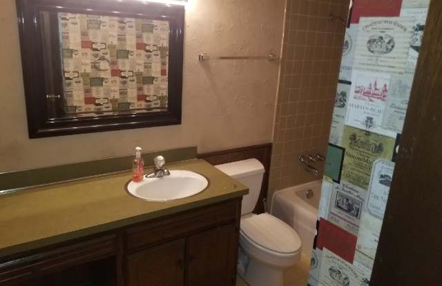 quiet complex, 1200 sq feet , walk in closet second floor