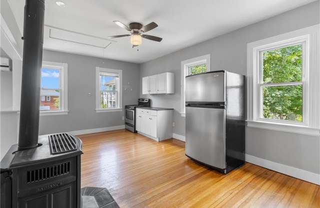 291 Maple Avenue unit: 2