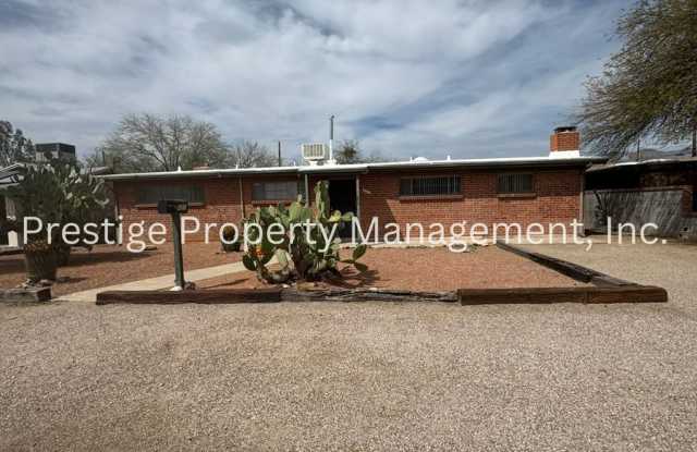 Stop Your Search! This 3/2+ Bonus Room is Centrally Located with a Pool and More!