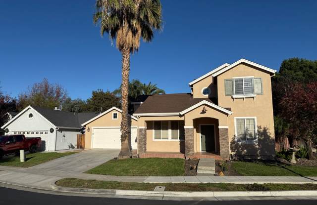 5 bedrooms located in Redbridge Gated Community!