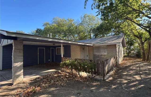 Photo of 815 Burges Street