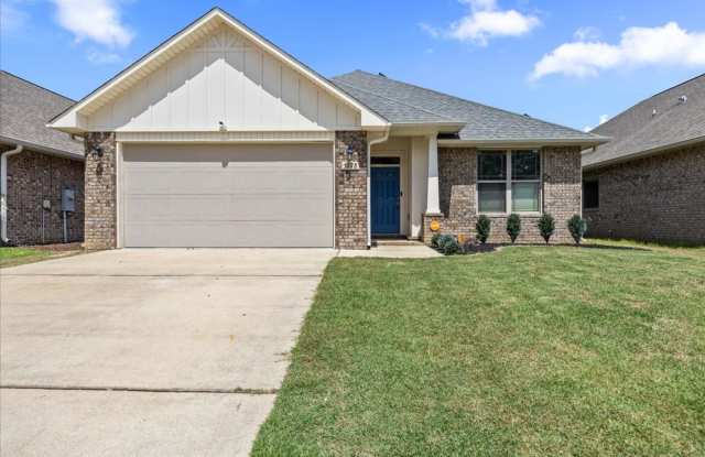 3 bedroom 2 bathroom- GREAT Location in Pace!