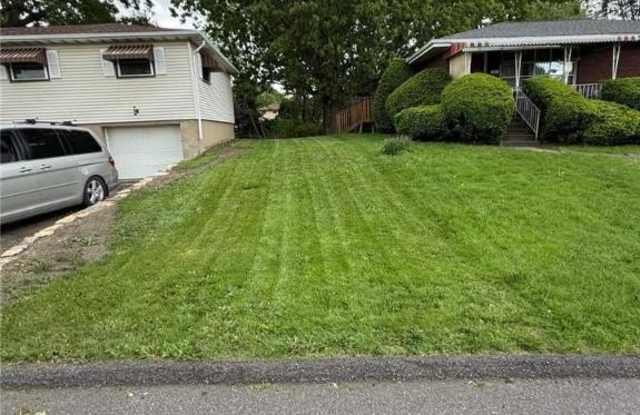 2803 S Webster Avenue