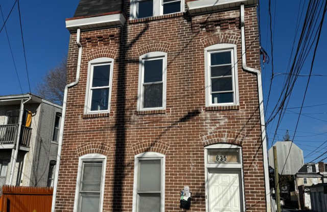 Remodeled LARGE FOUR BEDROOM End of Row