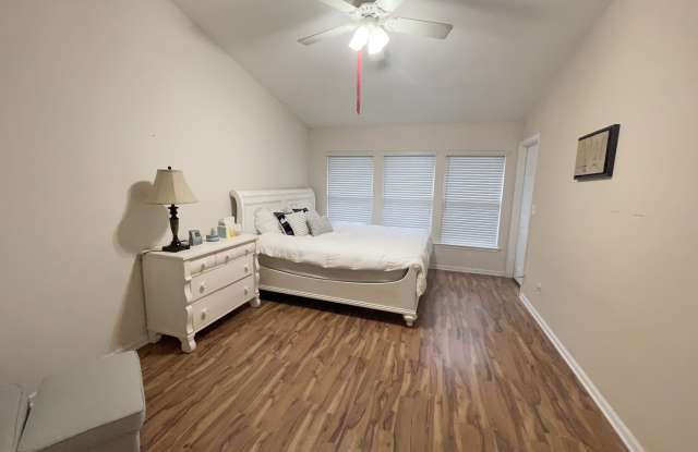 8444 Climbing Ivy Trail South