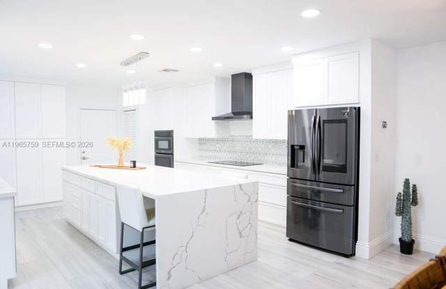 2948 Hidden Harbour Court, Dania Beach, FL 33312