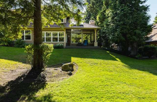 9032 Gleneagle Dr - Semiahmoo