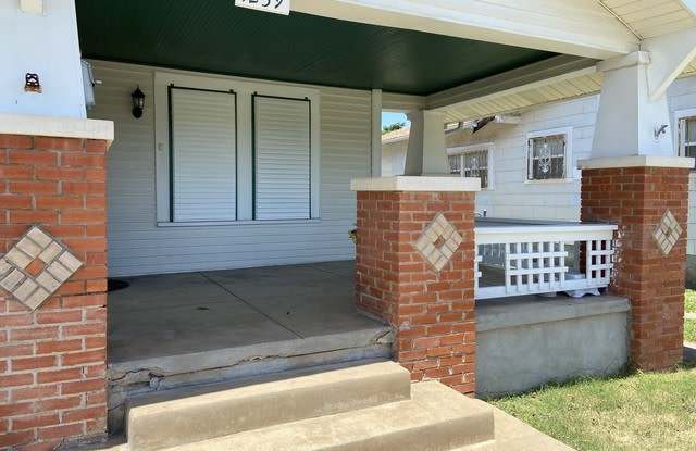 1239 E HIGHLAND BLVD
