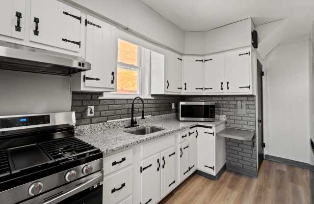 Photo of Beautiful 3 Bedroom House in Carrick Available May 1!