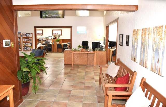 324 E Palestine Ave.