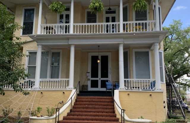 1636 PENISTON Street Unit B