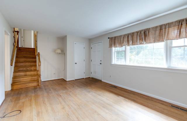 Beautiful Midlothian Rental in Prime Location! ***Available Early-Mid February***