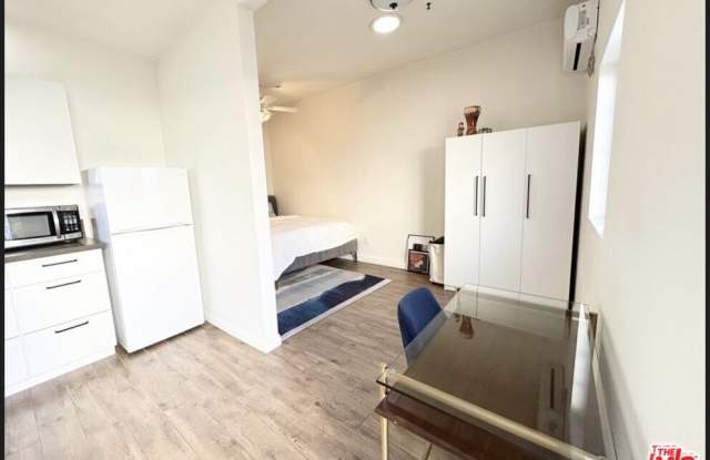 Photo of 225 S Clark Dr unit: Guesthouse