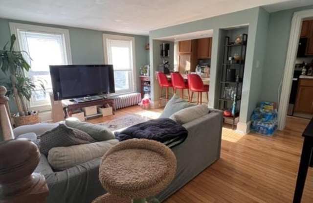 104 ROXBOROUGH AVENUE