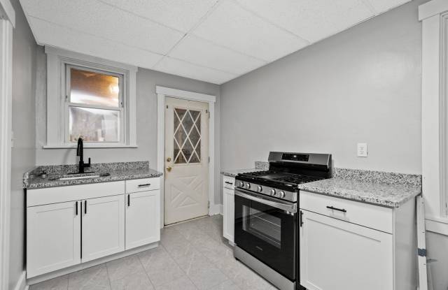 JUST LOWERED - DON'T MISS OUT! ABSOLUTELY STUNNING 3 BEDROOM IN VERONA!!! NEW KITCHEN AND PET FRIENDLY! SECTION 8 APPROVED! - 5624 Front Street, Allegheny County, PA 15147