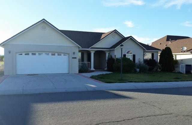 433 Dog Leg Drive - 433 Dog Leg Drive, Fernley, NV 89408