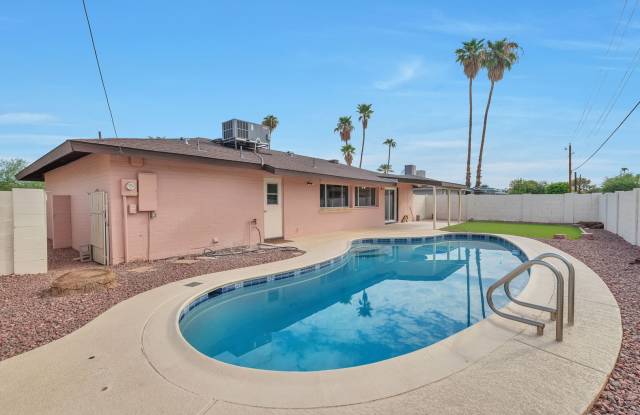 Photo of Spacious 6-Bedroom, 4-Bath Pool Home Near ASU Campus