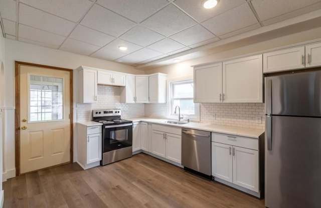 Southside 3BR house w/ garage and quartz countertops!
