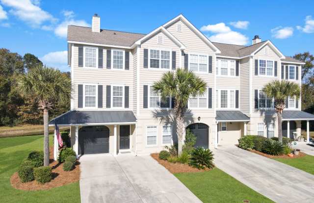 Fully Renovated, 4 Bedroom, 3 Bathroom, End-Unit Home in Hamlin Plantation – Prime Mount Pleasant Location