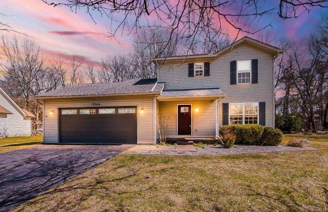 Beautiful Home in Hamburg Twp - 9366 Huron Park Drive, Livingston County, MI 48116