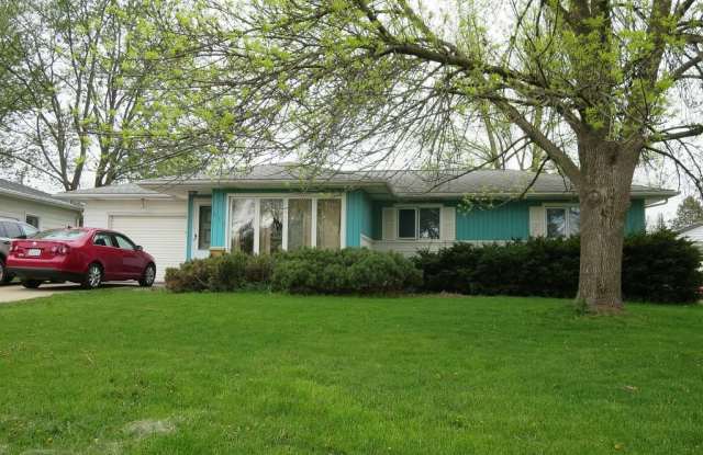 3 Bedroom, 1 Bath Single Family Home located at 643 Burbank Ave in Waterloo, IA - 643 Burbank Avenue, Waterloo, IA 50702