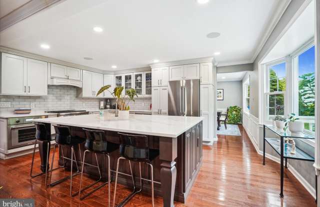 1424 ROSEWOOD HILL Drive