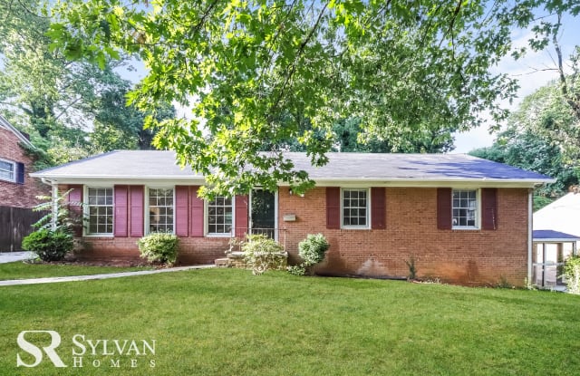 2326 Kaywood Ln - 2326 Kaywood Lane, Winston-Salem, NC 27103